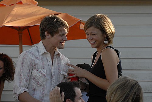 Tyra Collette et son nouveau petit ami, Cash Waller (Zach Roerig)