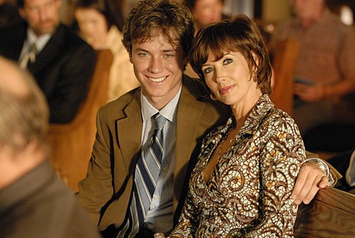 JD McCoy (Jeremy Stumper) et sa mère Katie (Janine Turner)