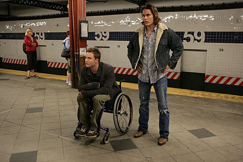 Tim (Taylor Kitsch) et Jason (Scott Porter)  à New York