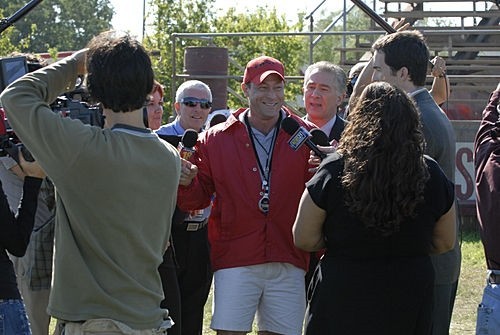 Le coach Traub avec des journalistes